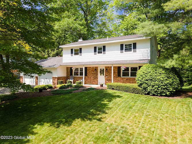 29 Brookline Dr Clifton Park, NY 12065 | MLS 202317653 Photo 1