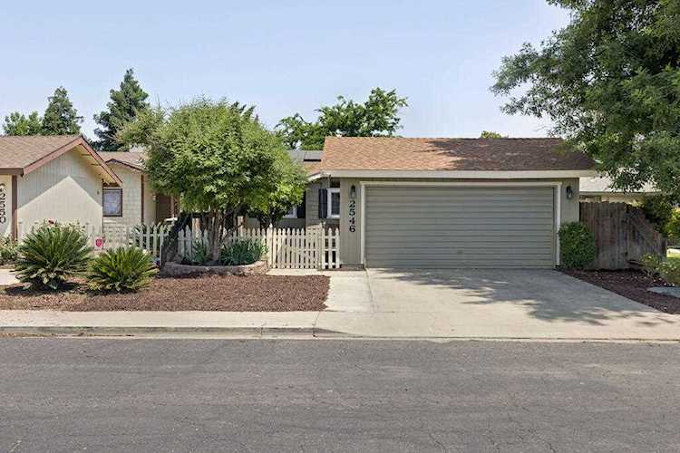 2546 W Victor Ct Visalia, CA 93277 | MLS 223763 Photo 1