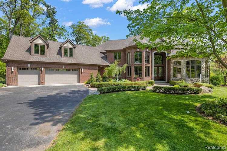 2834 Shannon Oakland, MI 48363