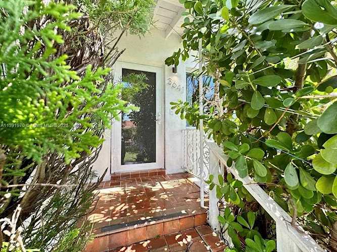 3641 SW 13th Ter Miami, FL 33145