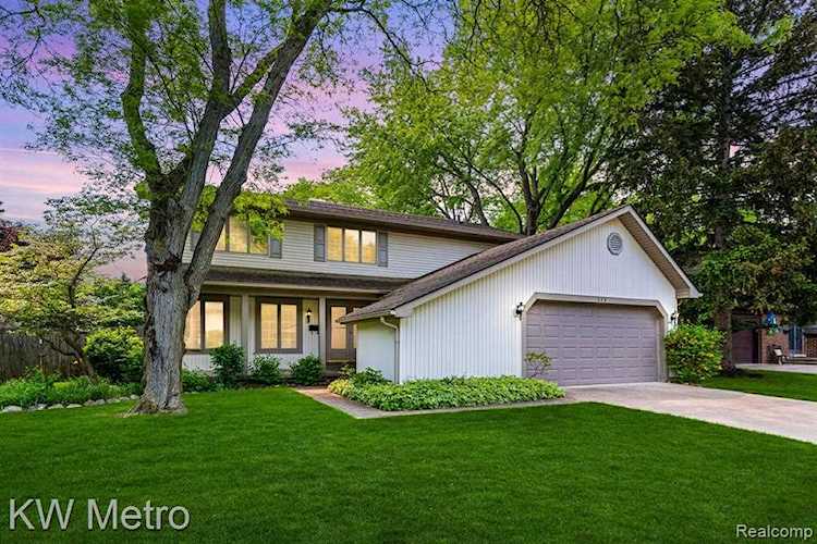 698 Barclay Troy, MI 48085