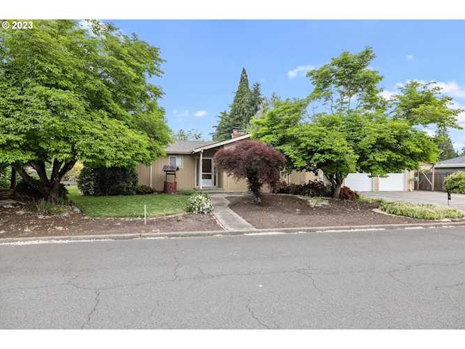 216 NW 9th AVE Canby, OR 97013