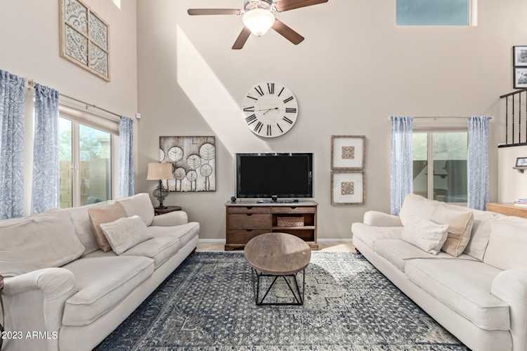 1035 W Spur Drive Phoenix, AZ 85085