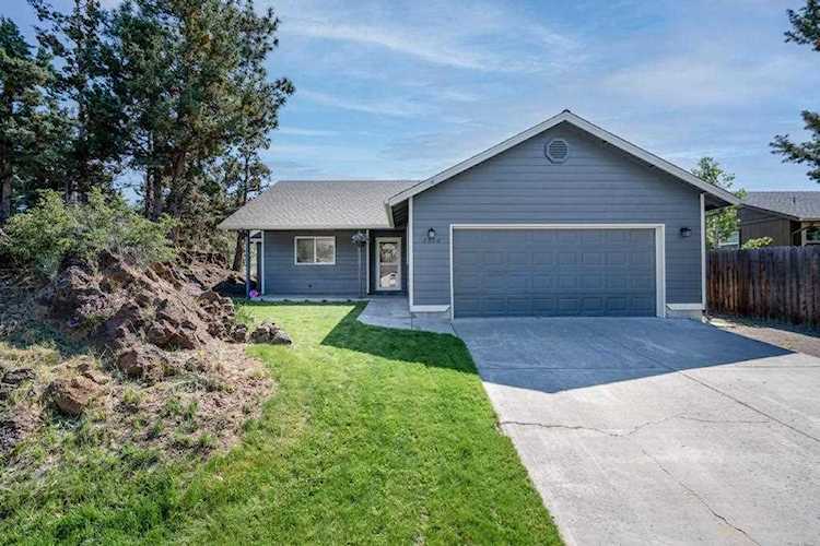 2532 NE Moonlight Dr Bend, OR 97701 | MLS 220164964 Photo 1
