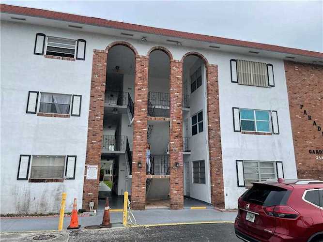 2420 Johnson St #302 Hollywood, FL 33020