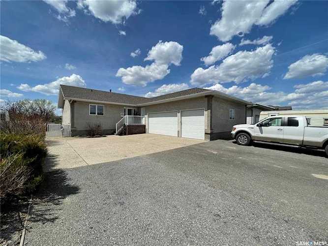 106 Park St Grand Coulee, SK S4P 2Z2
