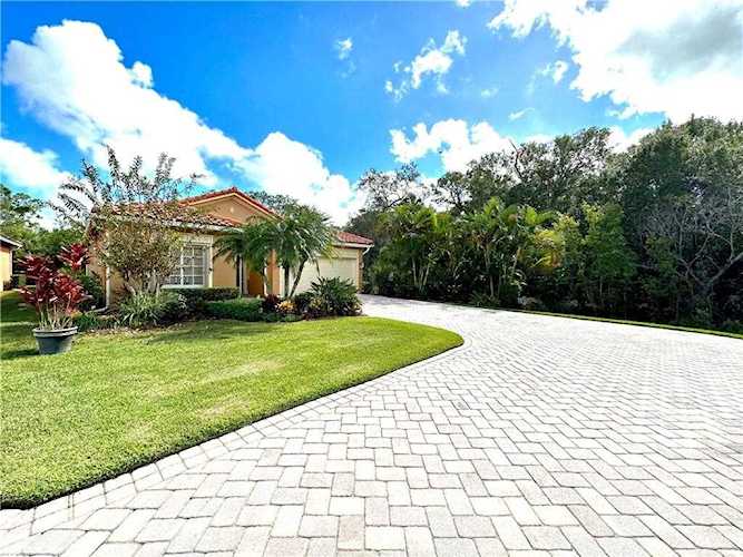6180 Dorchester Way Vero Beach, FL 32966