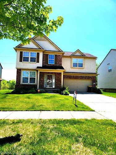33261 Saddleback Dr Romulus, MI 48174