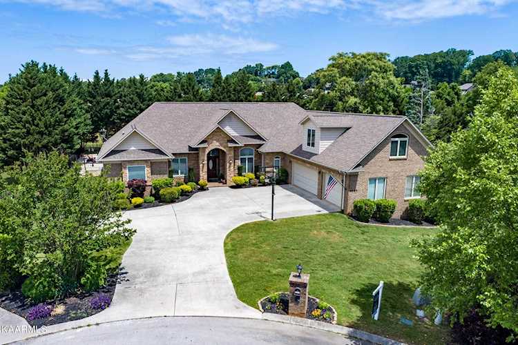 1329 Woodland Trace Maryville, TN 37803