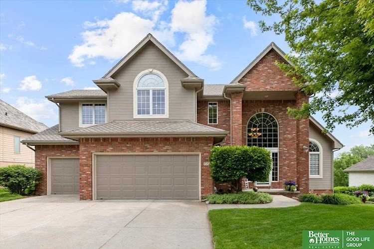 804 Bailey Dr Papillion, NE 68046