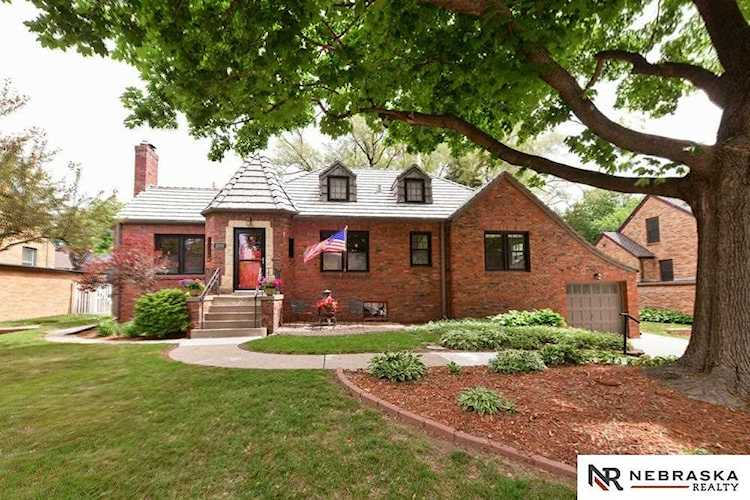 2207 Country Club Ave Omaha, NE 68104