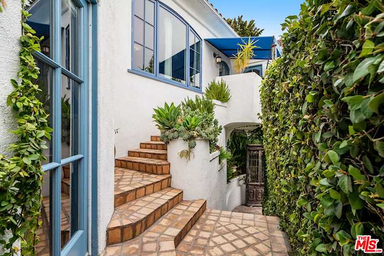 2125 Rockledge Rd, Los Angeles, CA 90068 | RubyHome Photo 1