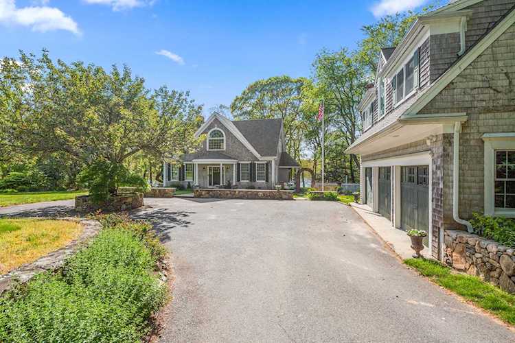 636 Old Falmouth Road Marstons Mills, MA 02648 | MLS 22302054 Photo 1