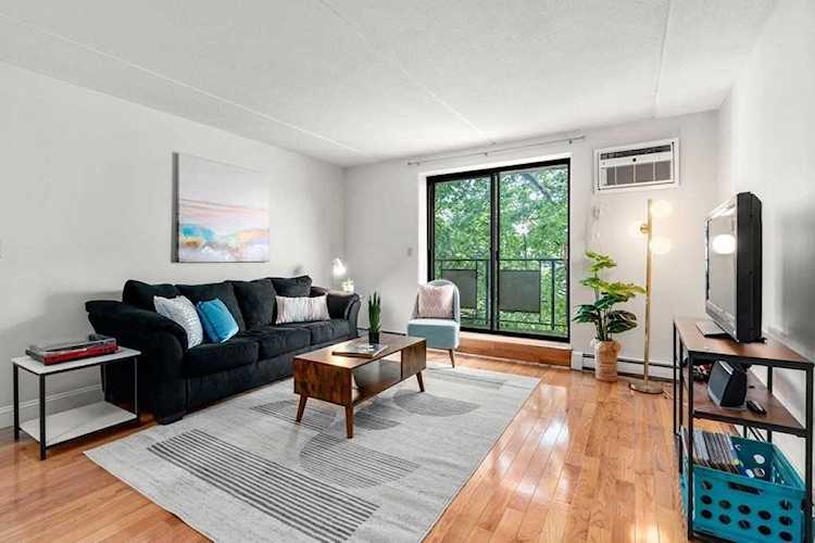 301 Lowell St #22 Somerville, MA 02145 | MLS 73116668 Photo 1