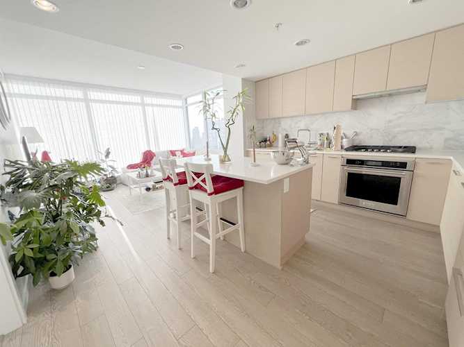 6700 Dunblane Avenue #3303 Burnaby, BC V5H 0J3