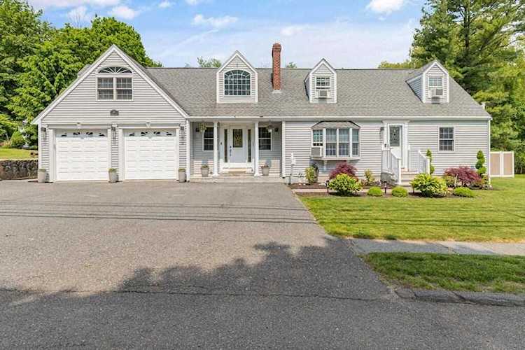 13 Mount Pleasant Dr Peabody, MA 01960 | MLS 73111506 Photo 1