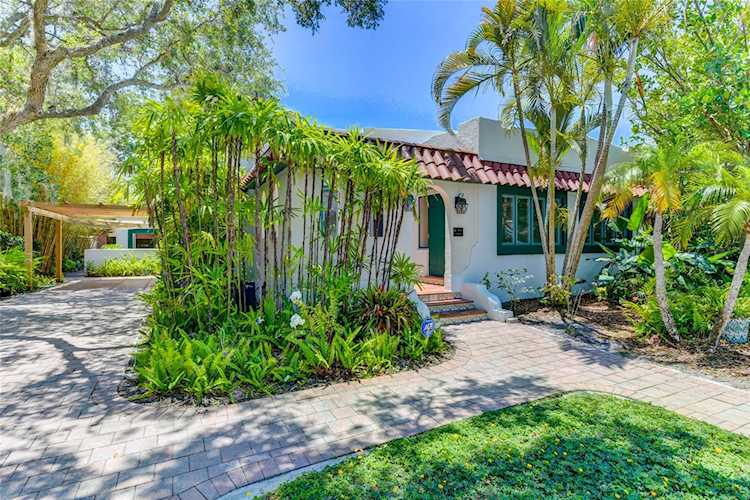 1864 Clematis St - Sarasota, FL 34239 - Mcclellan Park - Photo 1