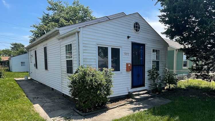 555 Leeds Ave Indianapolis, IN 46203 | MLS 21923096 Photo 1