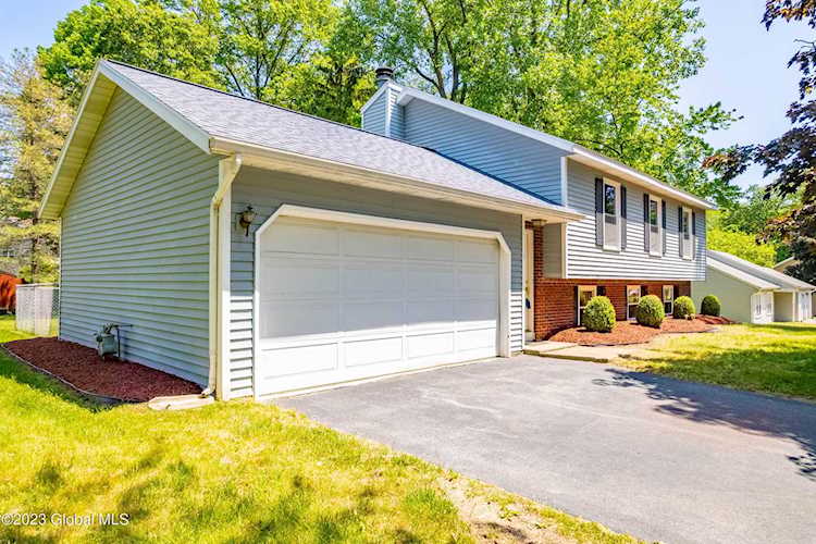 7 Old Coach Rd Clifton Park, NY 12065 | MLS 202317752 Photo 1