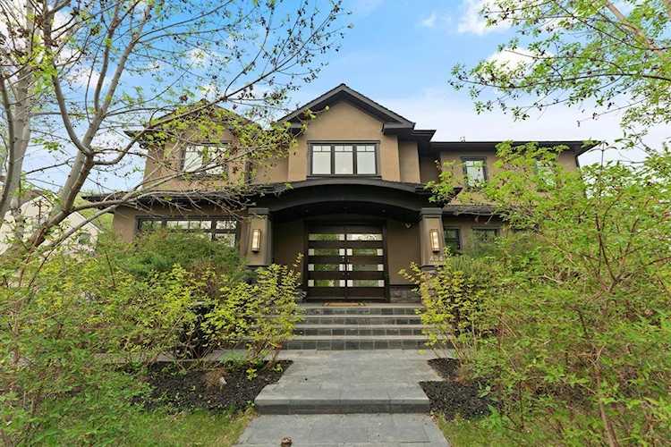 434 29 Ave NE Calgary, AB T2E 2C5