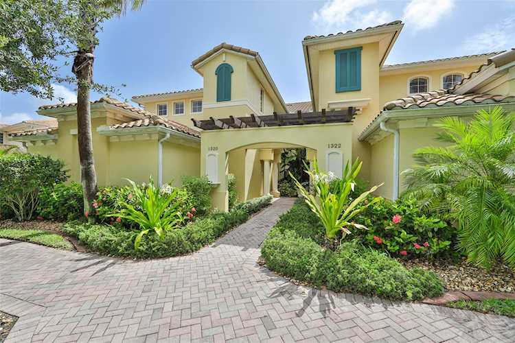 1320 Emerald Dunes Dr Sun City Center, FL 33573