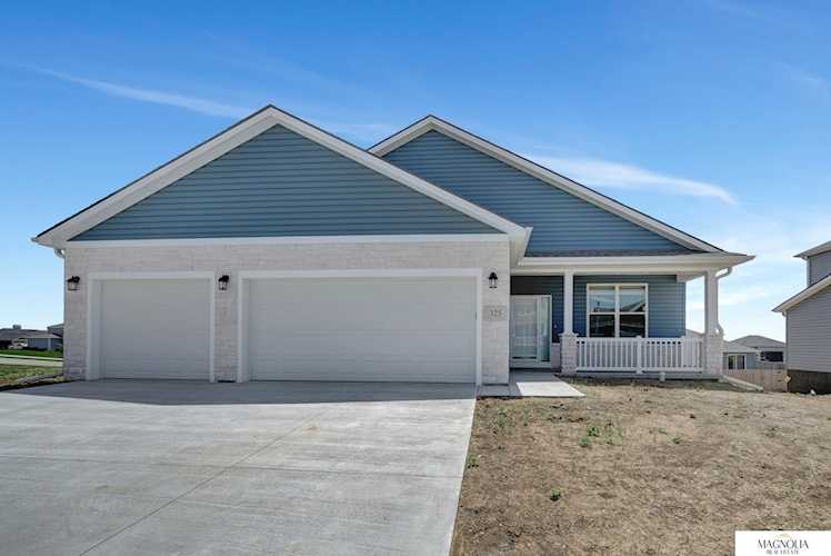 325 Kristi Ln Hickman, NE 68372