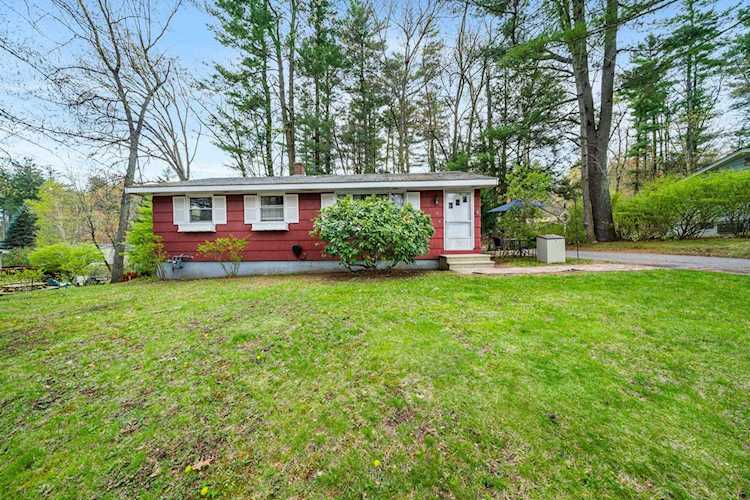 18 Jo Ellen Dr Merrimack, NH 03054 | MLS 4950899 Photo 1