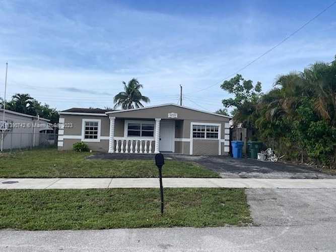 420 NW 52nd St Oakland Park, FL 33309