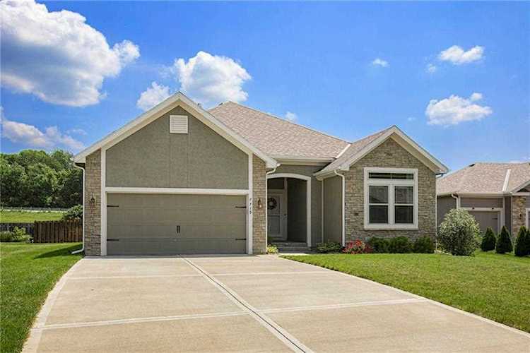 7719 N Walrond Ave Kansas City, MO 64119 | MLS 2435677 Photo 1
