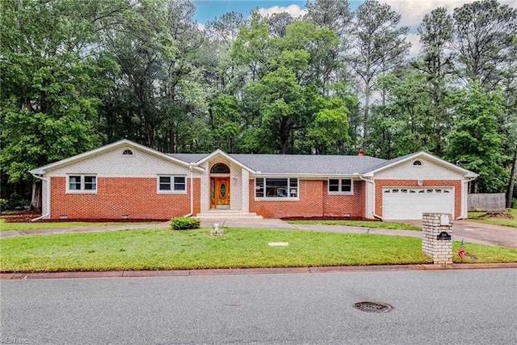 308 Mapleshore Dr Chesapeake, VA 23320 | MLS 10488559 Photo 1