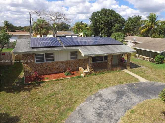 2648 Alcazar Dr Miramar, FL 33023