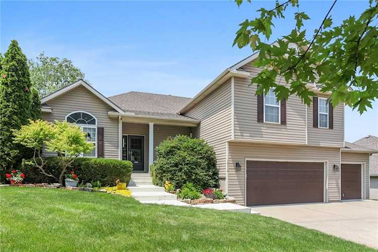 10116 N Hedges Ave Kansas City, MO 64157 | MLS 2437613 Photo 1