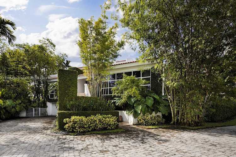 7125 E Lago Dr Coral Gables, FL 33143
