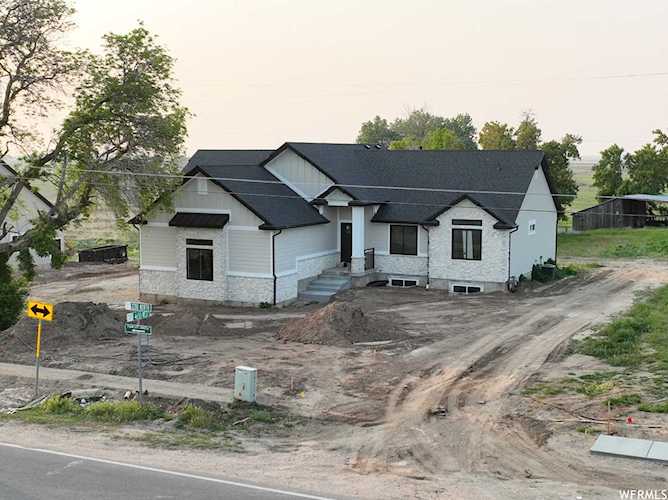 4652 W 2200 N Plain City, UT 84404
