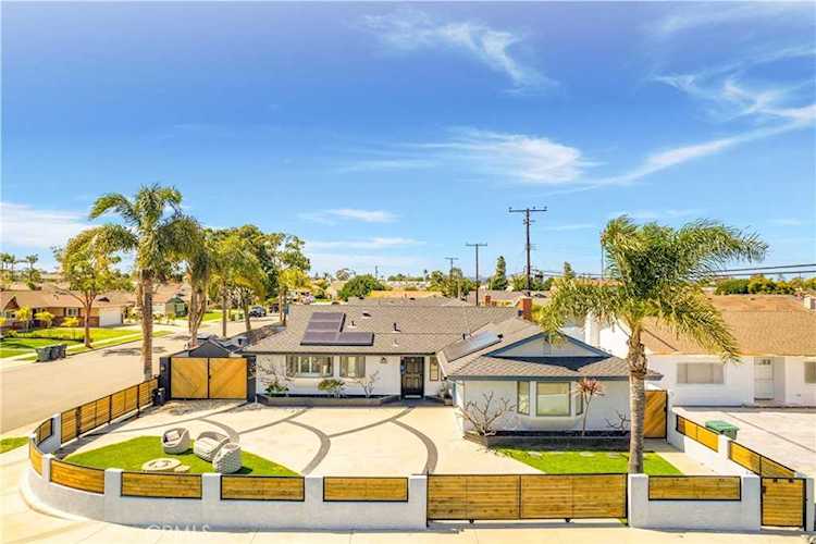 16411 Santa Anita Ln Huntington Beach, CA 92649