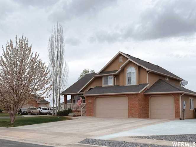 2412 W 3425 N Farr West, UT 84404