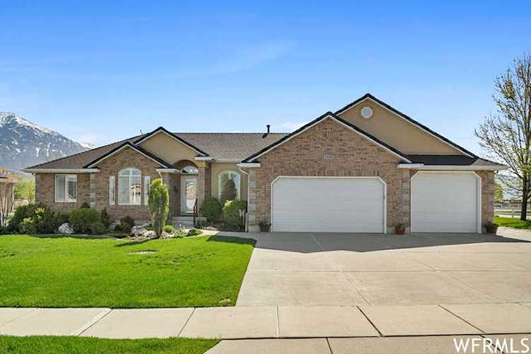 3320 N 2575 W Farr West, UT 84404