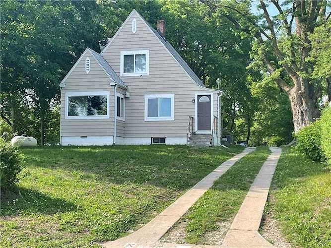 1509 SE Bush Rd St Joseph, MO 64504