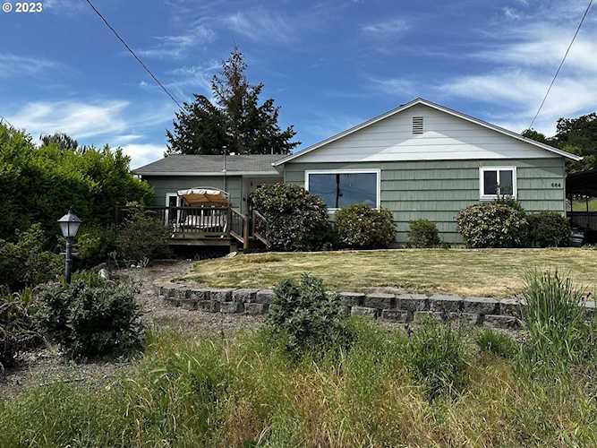 664 NE Knoll AVE Roseburg, OR 97470