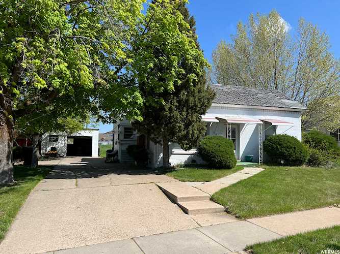 23 E Crestwood Rd N Kaysville, UT 84037