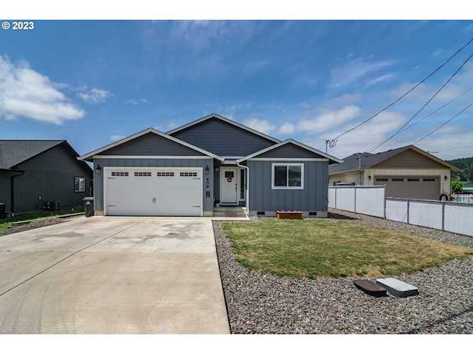 409 S State ST Sutherlin, OR 97479 | MLS 23510405 Photo 1