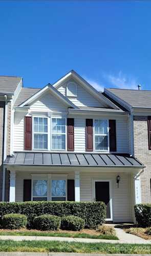 4520 Forestridge Commons Dr Charlotte, NC 28269 | MLS 4036375 Photo 1