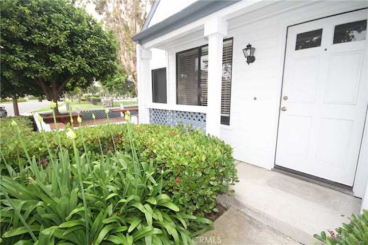 9 Briarglen #3 Irvine, CA 92614 | MLS OC23089204 Photo 1