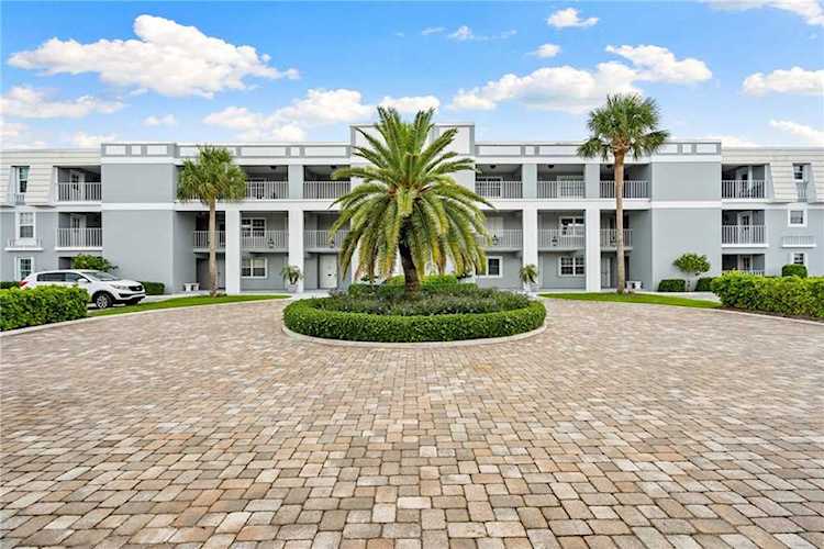 2743 Ocean Dr Vero Beach, FL 32963