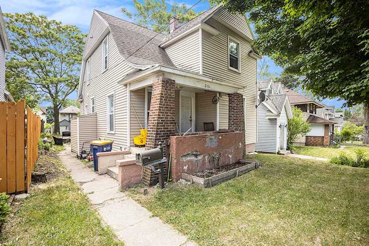 2112 Stafford Ave SW Grand Rapids, MI 49507 | MLS 23018336 Photo 1