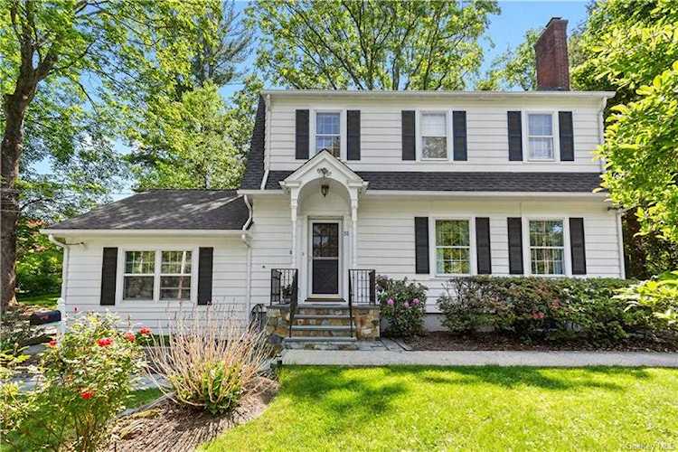 51 Jackson Rd Briarcliff Manor, NY 10510 - $861,000 Photo 1