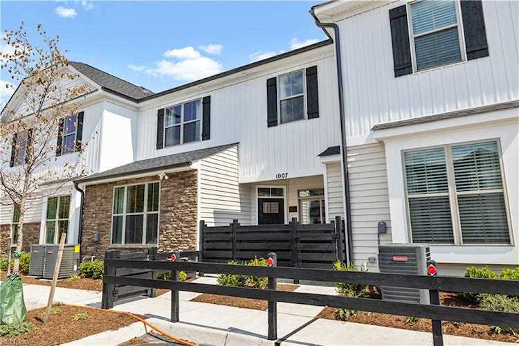 407 W Kathy Ann Way Carrollton, VA 23314 | MLS 10488885 Photo 1