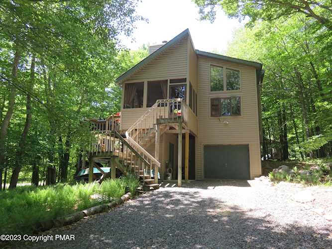 7 Laurel Ct Gouldsboro, PA 18424