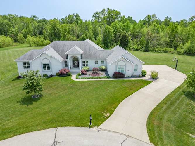 5070 Somerset Ct Columbus, IN 47201 | MLS 21922516 Photo 1