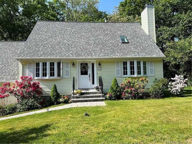 77 Putting Green Ln Prospect, CT 06712
